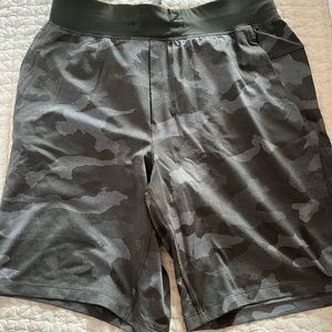 Lululemon 9 inch THE short linerless